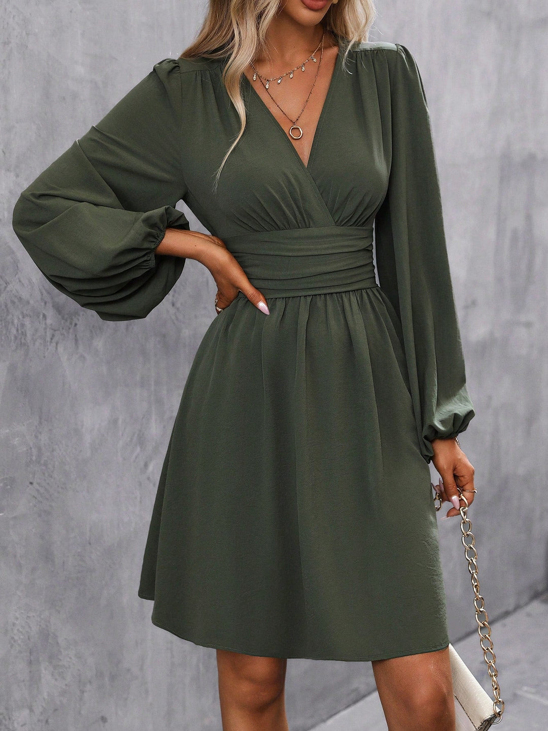 Bella - Elegant Pleated Midi Dress