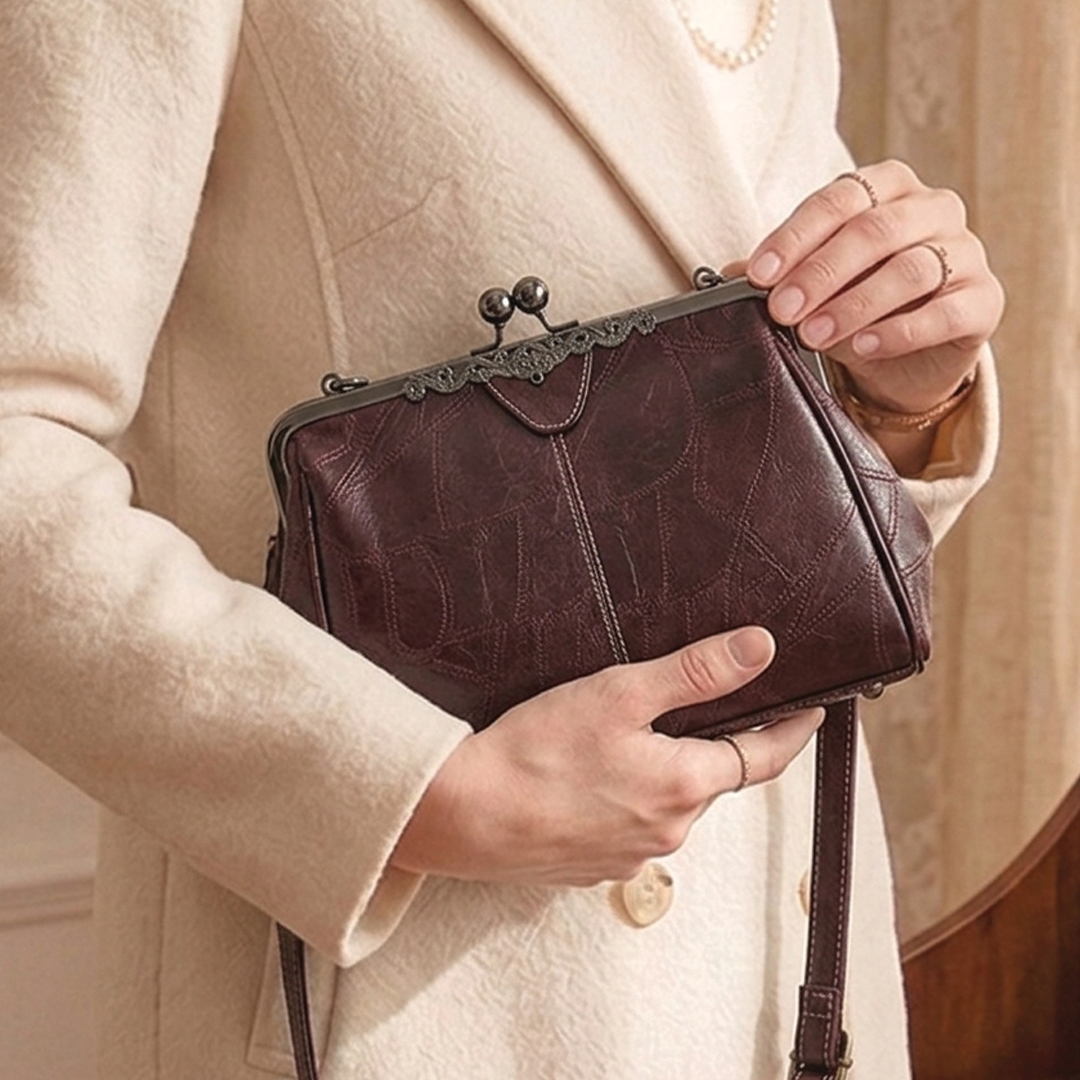Jacqueline - Vintage Clasp Handbag