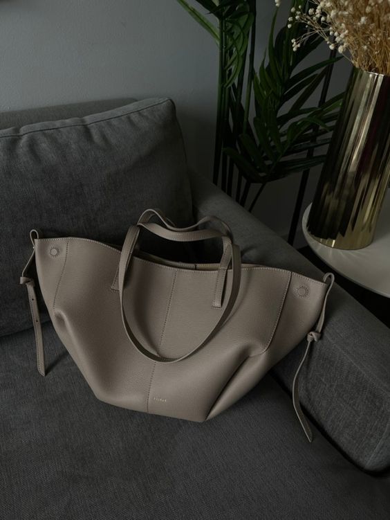 Caroline - Oversized Structured Leather Tote